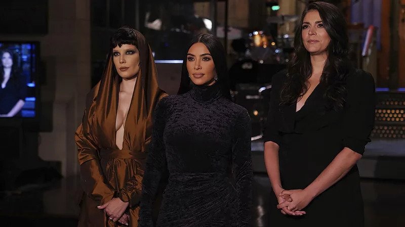 'S.N.L.' Monologue Makes Kim Kardashian West Attack Herself