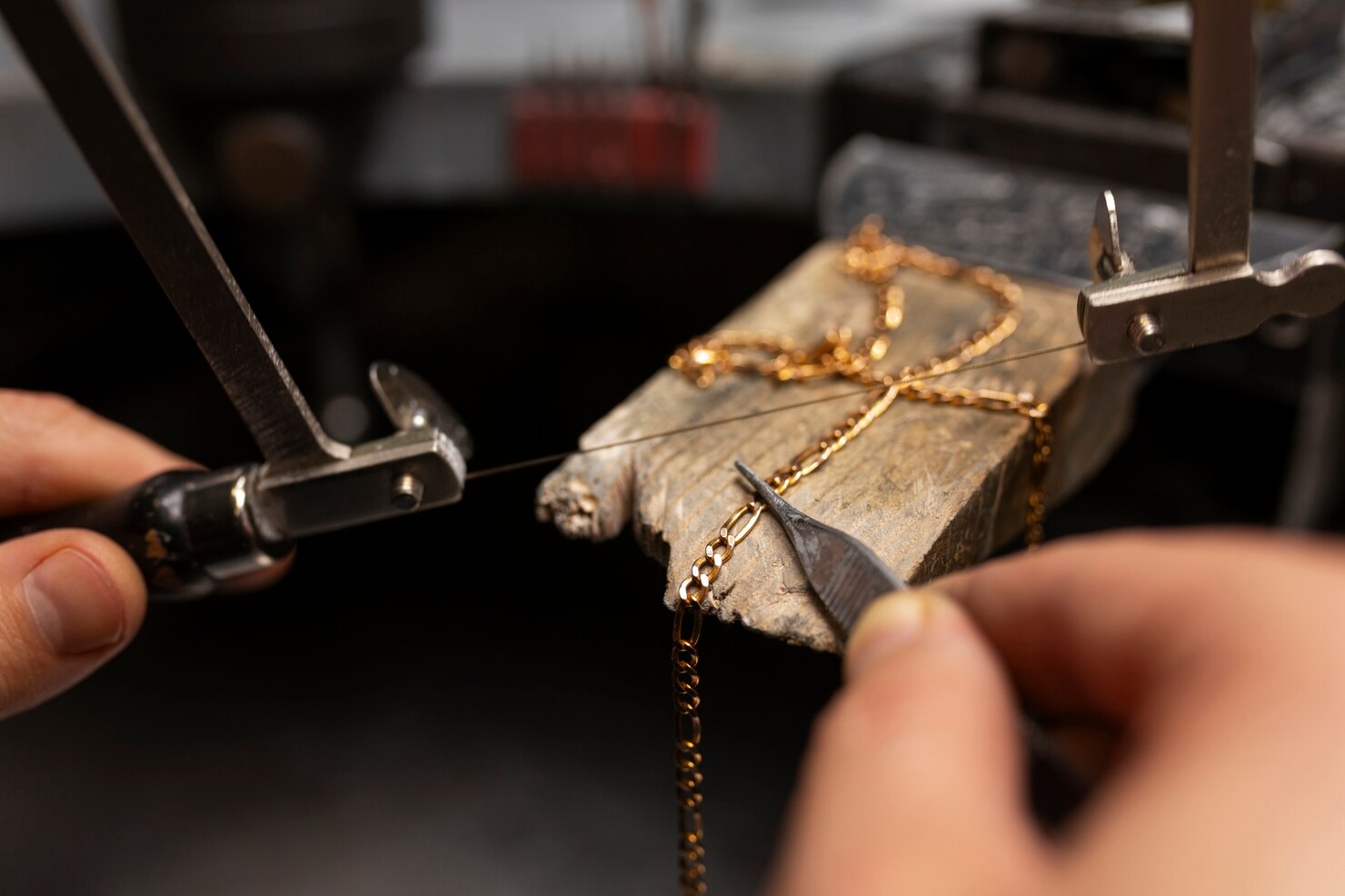 How the 100W Fiber Laser is Transforming the Jewelry Industry