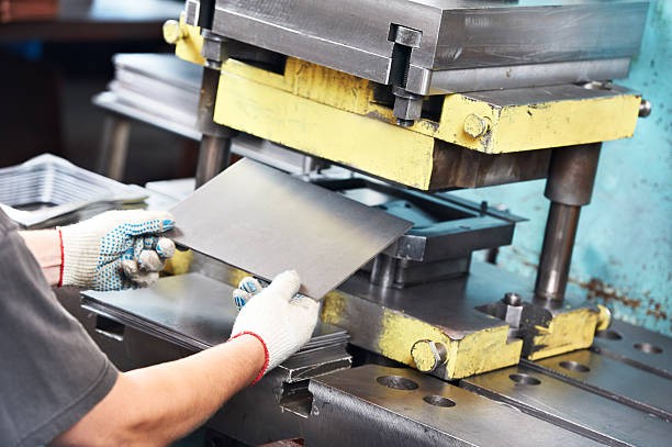 An Overview of Cutting Machines Vertical for Industrial Manufacturing for B2B Professionals