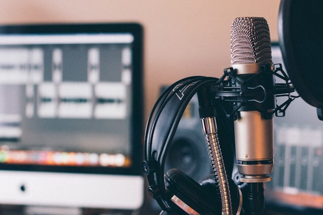 How Christian Voice-Over and Overdub Services Inspire Global Audiences